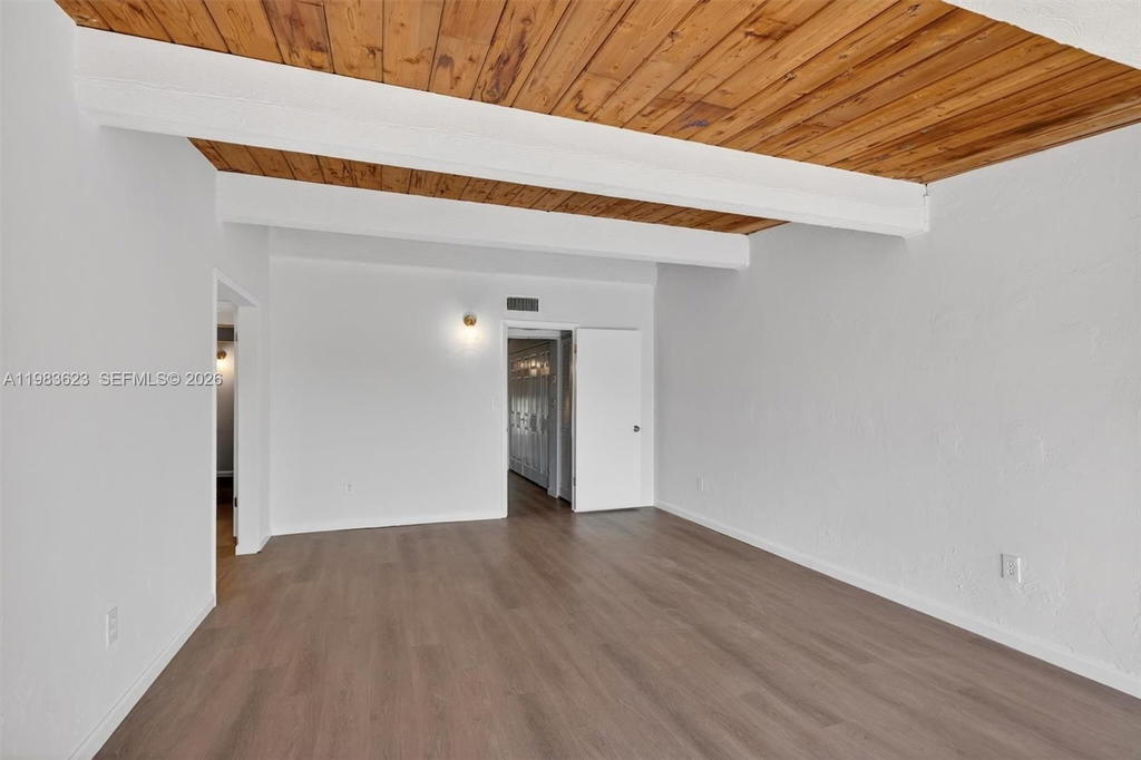 Real estate property located at 10406 76th St, Miami-dade, Sunset Park Lake Villas S, Miami, FL