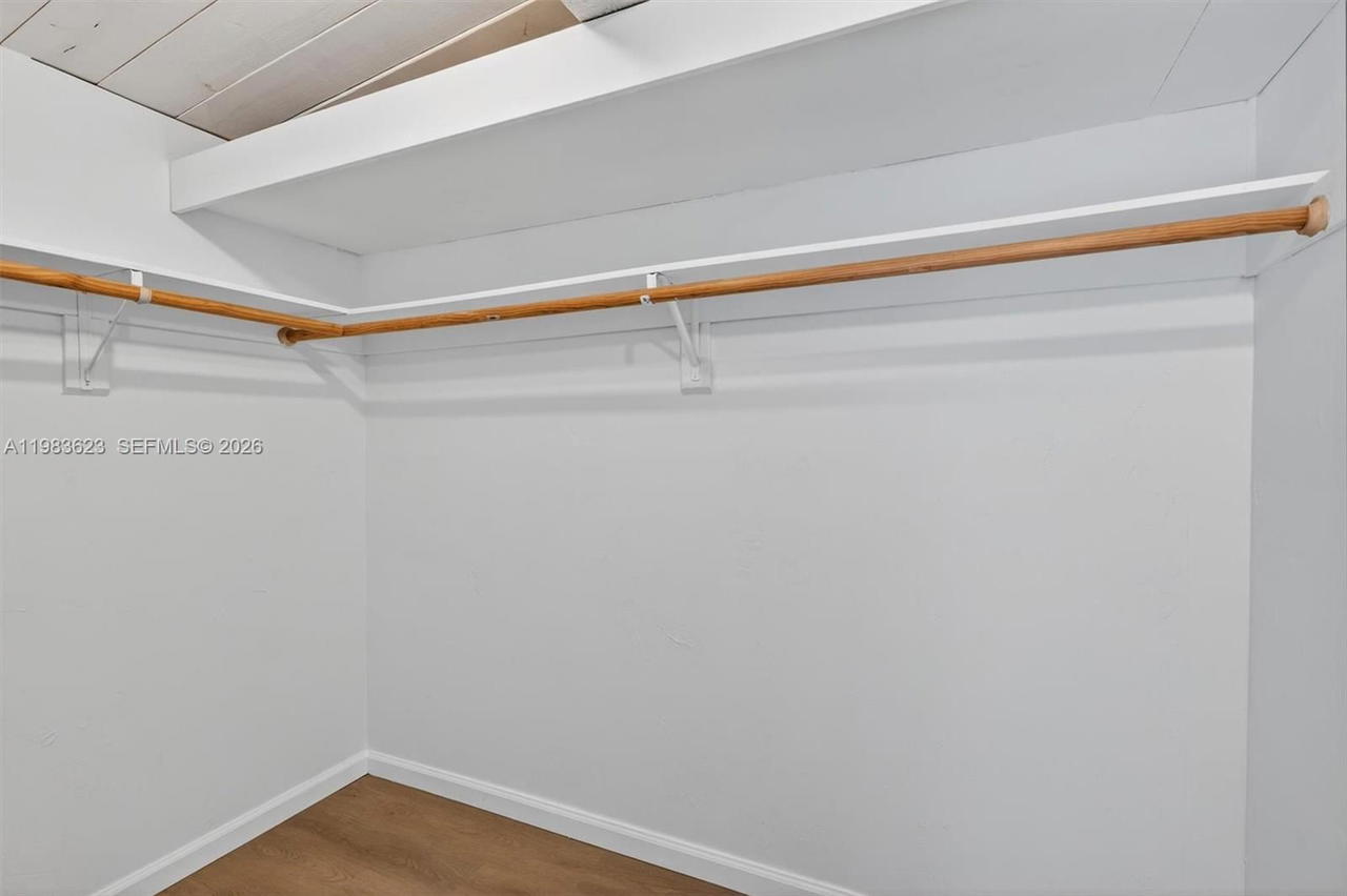 Real estate property located at 10406 76th St, Miami-dade, Sunset Park Lake Villas S, Miami, FL