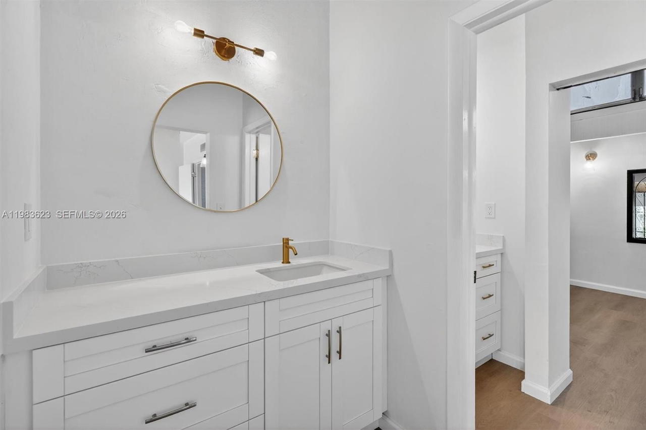 Real estate property located at 10406 76th St, Miami-dade, Sunset Park Lake Villas S, Miami, FL