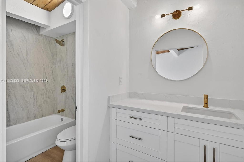 Real estate property located at 10406 76th St, Miami-dade, Sunset Park Lake Villas S, Miami, FL