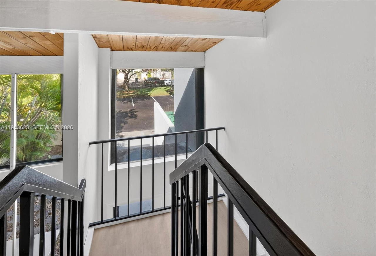 Real estate property located at 10406 76th St, Miami-dade, Sunset Park Lake Villas S, Miami, FL