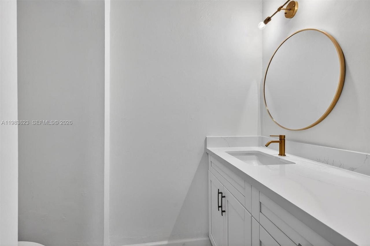 Real estate property located at 10406 76th St, Miami-dade, Sunset Park Lake Villas S, Miami, FL