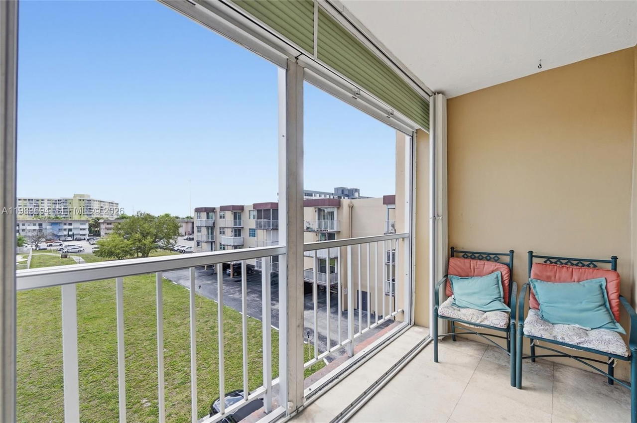Real estate property located at 4320 Washington St #410, Broward, Tallwood North Condo, Hollywood, FL