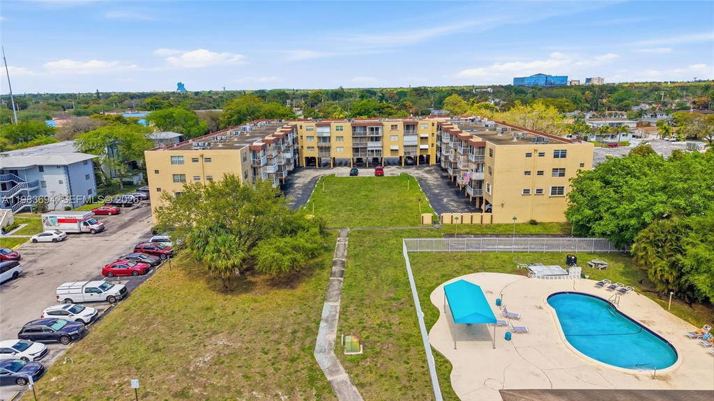 Real estate property located at 4320 Washington St #410, Broward, Tallwood North Condo, Hollywood, FL
