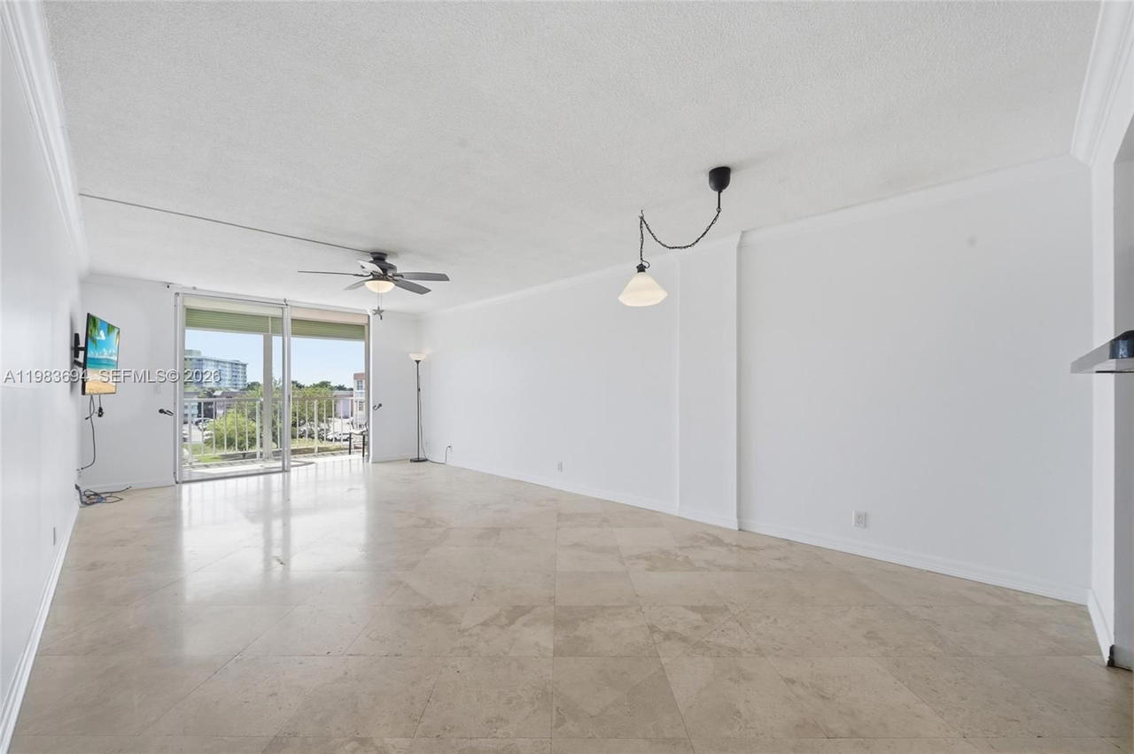 Real estate property located at 4320 Washington St #410, Broward, Tallwood North Condo, Hollywood, FL