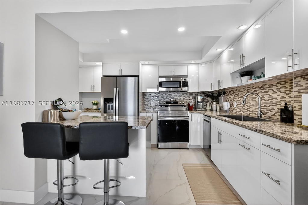 Real estate property located at 1410 Ocean Dr #601, Broward, Trafalgar Towers Condomin, Hollywood, FL