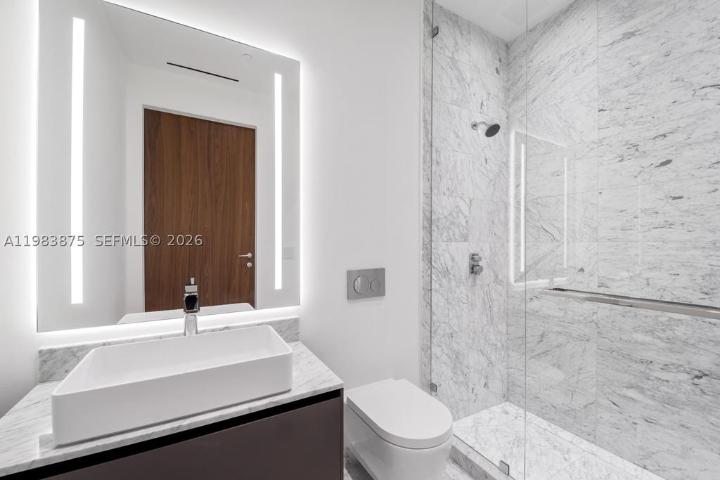 Real estate property located at 5 Grove Isle Dr L205, Miami-dade, Vita Grove Isle, Miami, FL