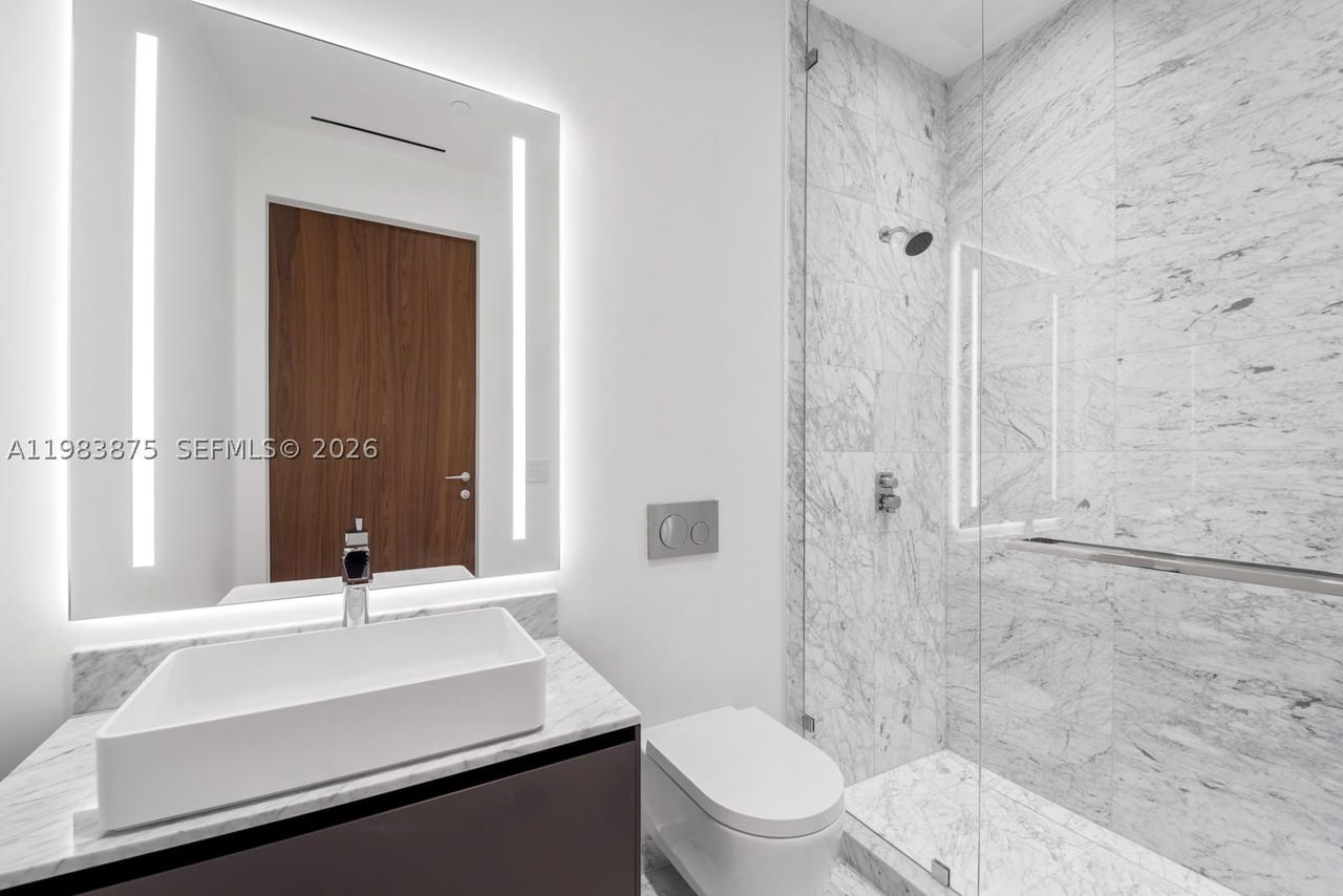 Real estate property located at 5 Grove Isle Dr L205, Miami-dade, Vita Grove Isle, Miami, FL