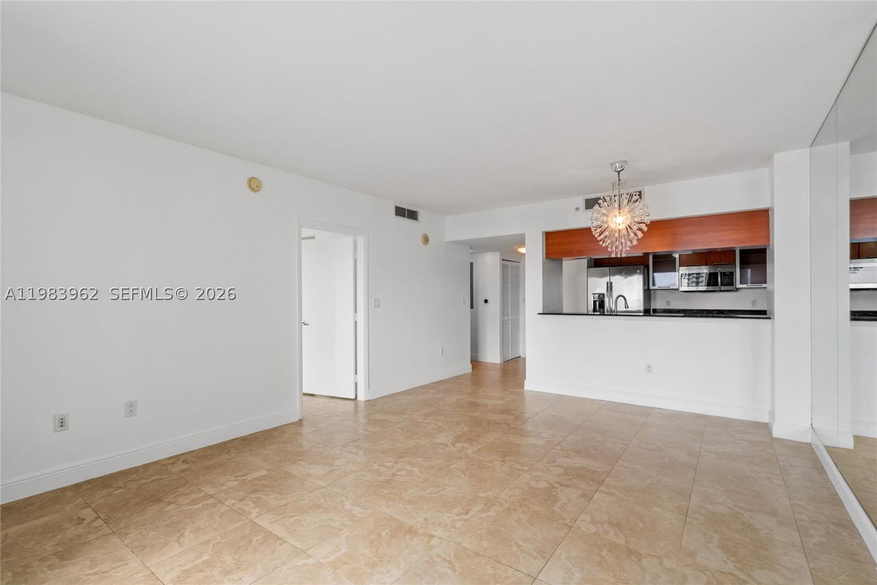 Real estate property located at 1800 Bayshore Dr #1208, Miami-dade, 1800 Club Condo, Miami, FL