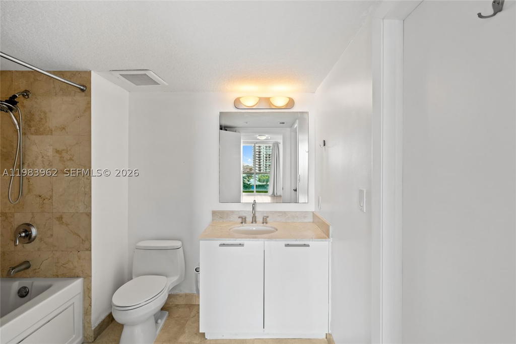 Real estate property located at 1800 Bayshore Dr #1208, Miami-dade, 1800 Club Condo, Miami, FL