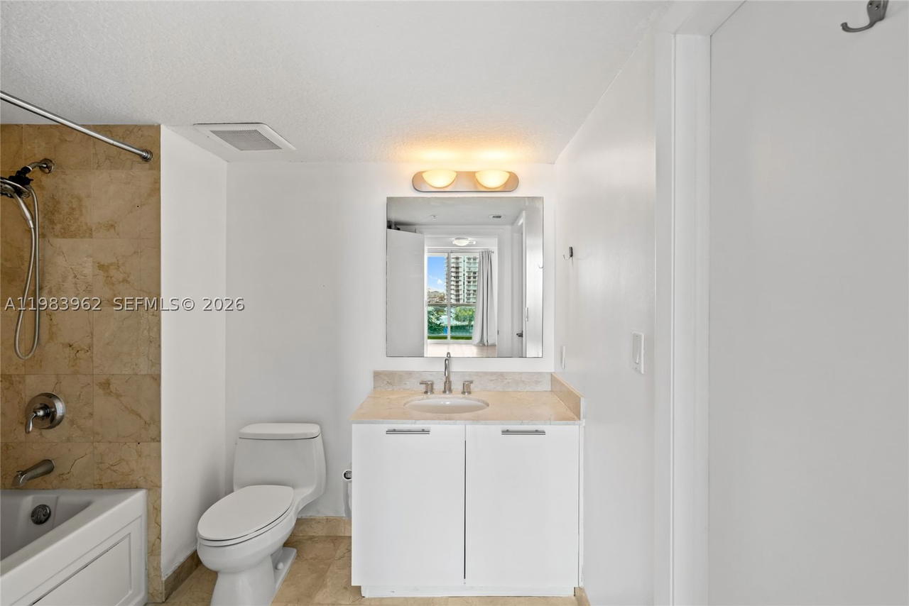 Real estate property located at 1800 Bayshore Dr #1208, Miami-dade, 1800 Club Condo, Miami, FL