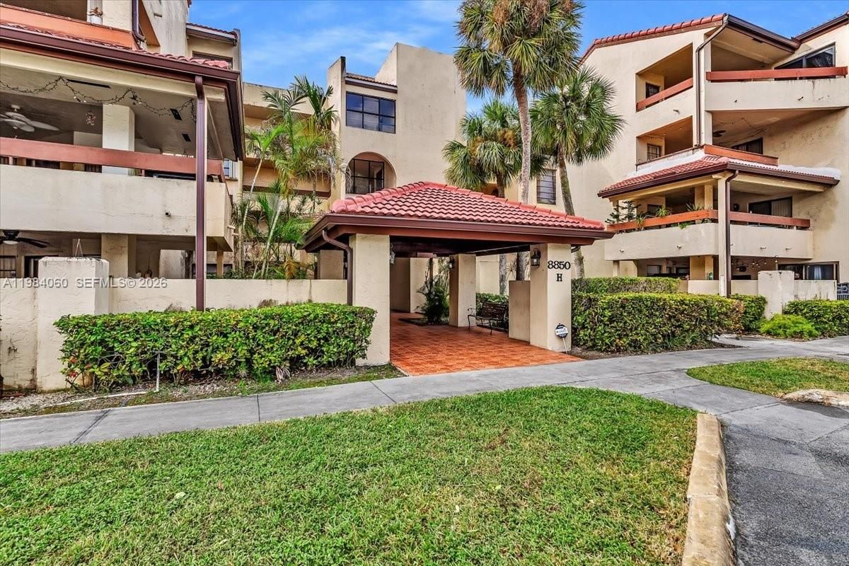 Real estate property located at 8850 123rd Ct H201, Miami-dade, Kenland Bend North Condo, Miami, FL