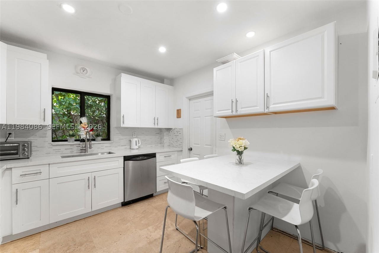 Real estate property located at 2054 Alton Rd, Miami-dade, Amd Plat Of Sunset Lake S, Miami Beach, FL