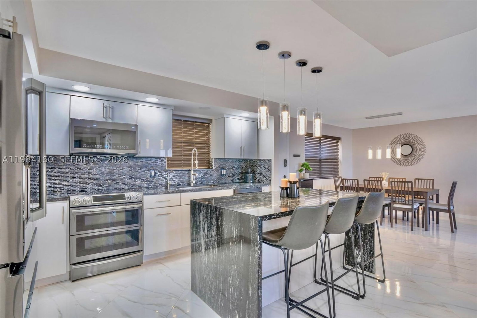 Real estate property located at 605 Ives Dairy Rd #305-7, Miami-dade, Summertree Vilg Calif Cl, Miami, FL