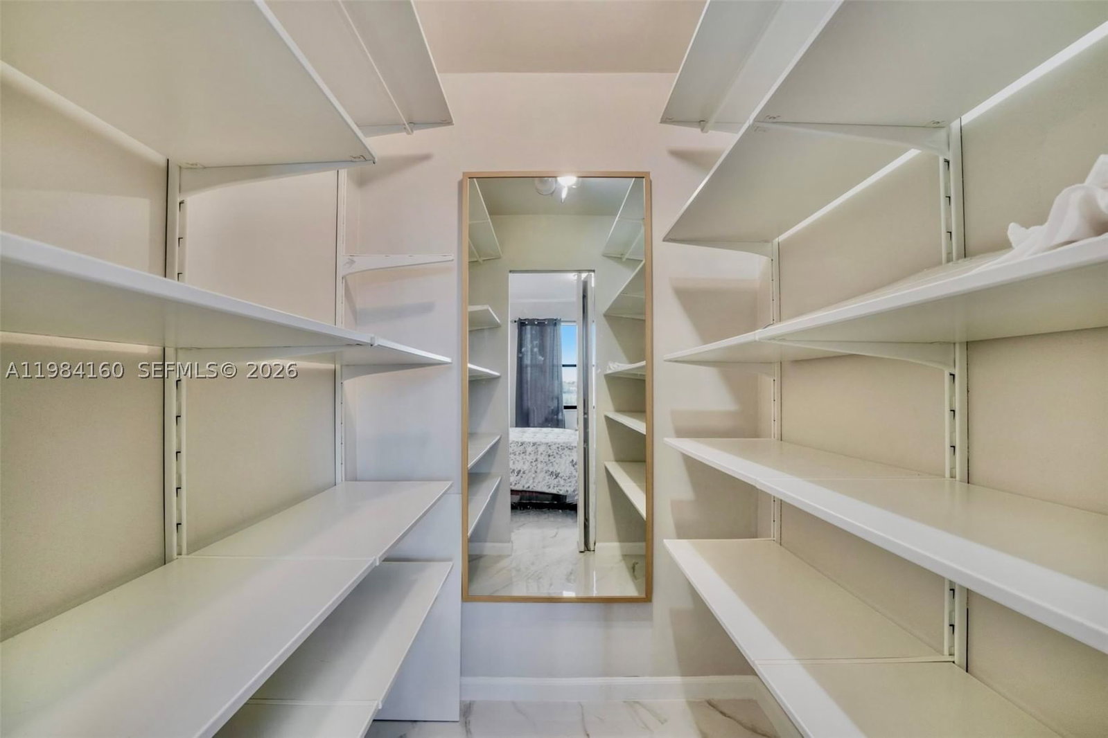 Real estate property located at 605 Ives Dairy Rd #305-7, Miami-dade, Summertree Vilg Calif Cl, Miami, FL