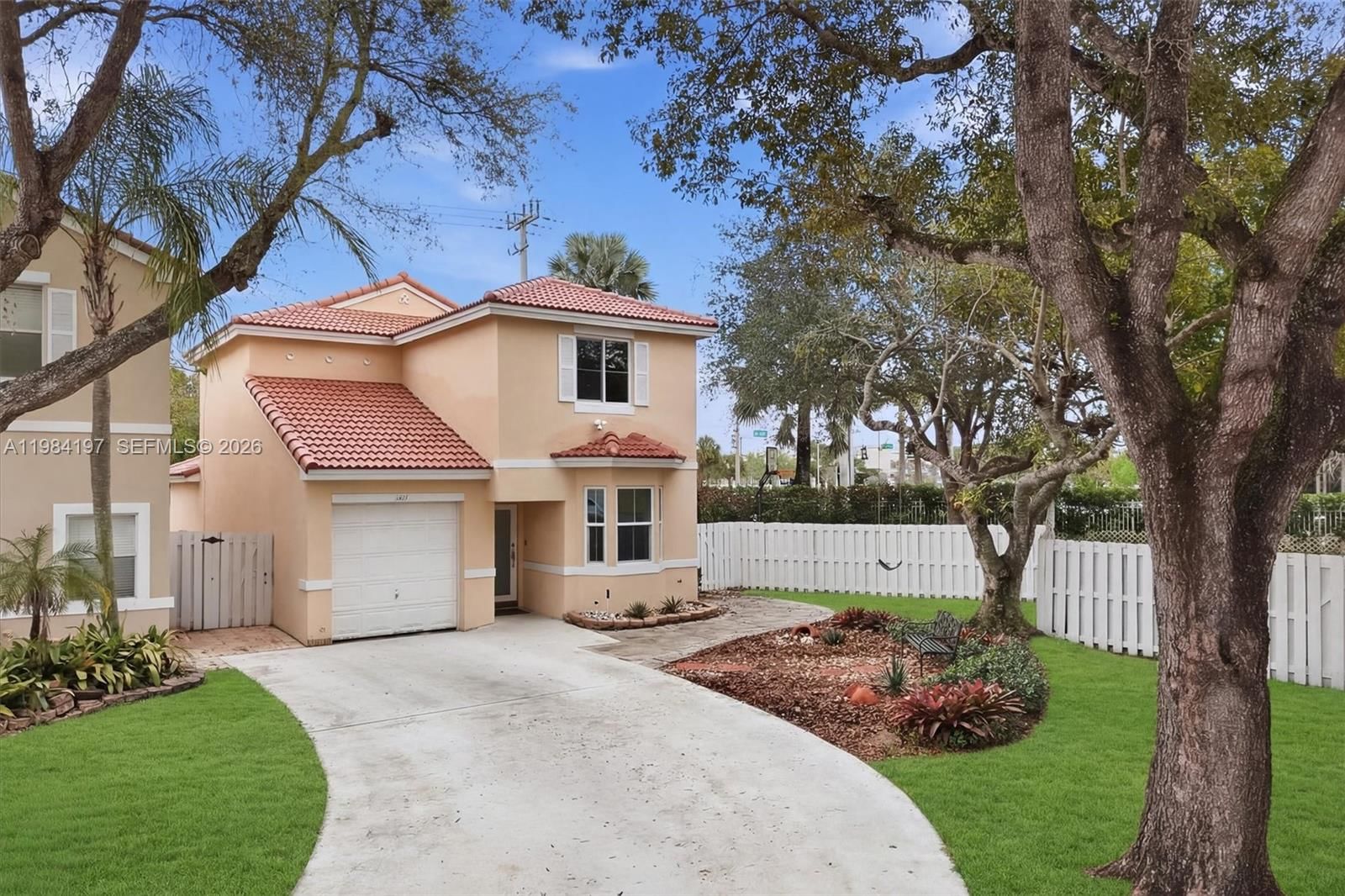 Real estate property located at 11201 Sunview Way, Broward, Rock Creek Phase Two, Cooper City, FL