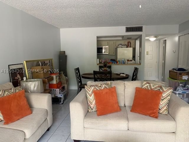 Real estate property located at 5530 44th St #111C, Broward, Inverwood Condo, Lauderhill, FL