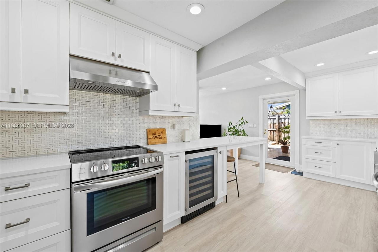 Real estate property located at 1431 32nd Pl, Broward, Cresthaven No 8, Pompano Beach, FL