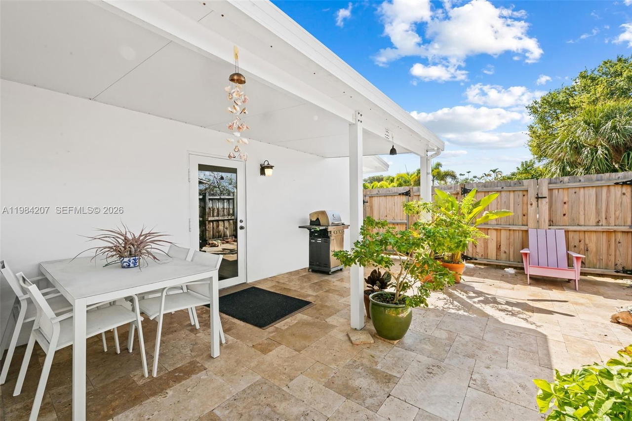 Real estate property located at 1431 32nd Pl, Broward, Cresthaven No 8, Pompano Beach, FL