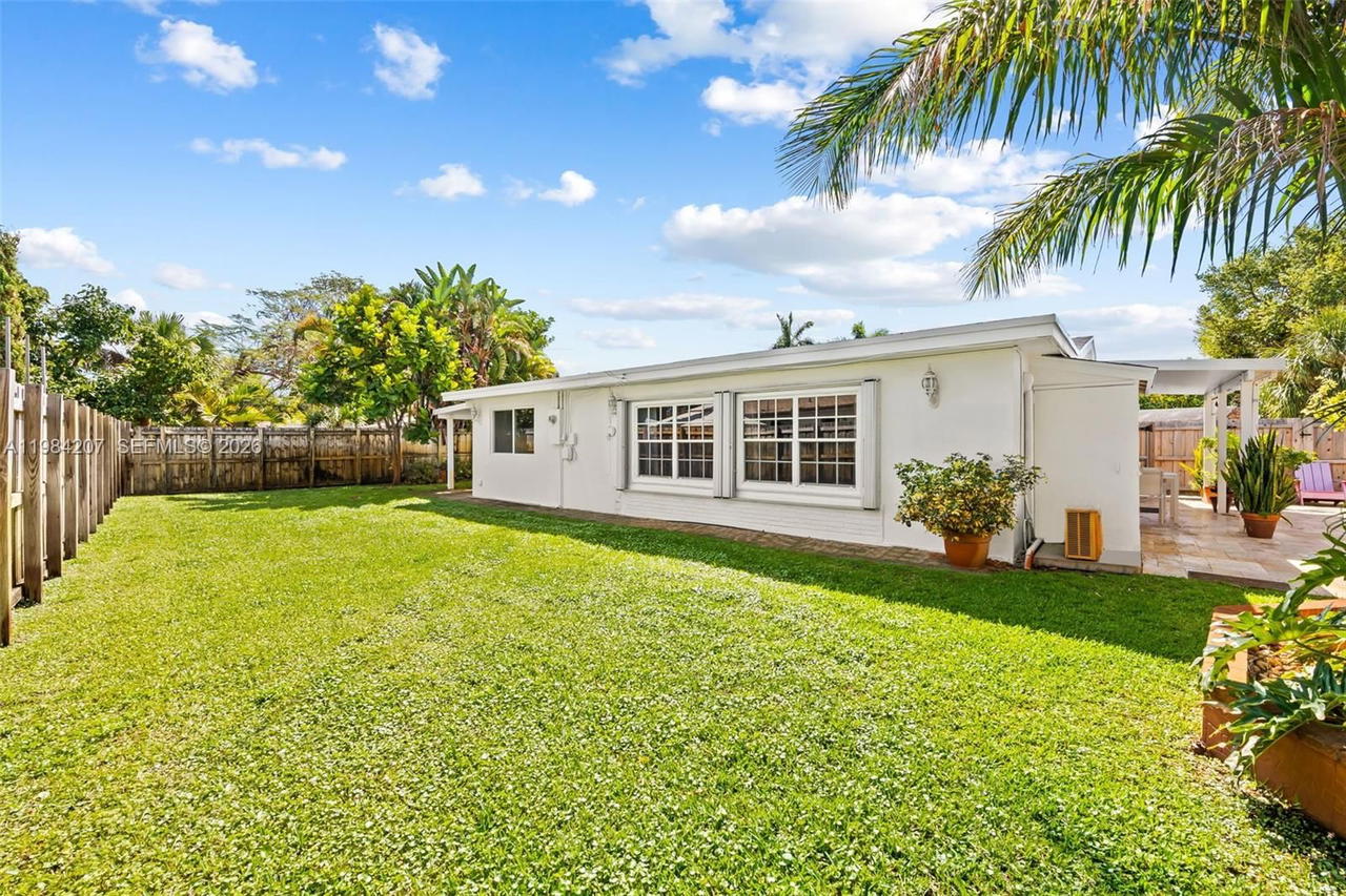 Real estate property located at 1431 32nd Pl, Broward, Cresthaven No 8, Pompano Beach, FL