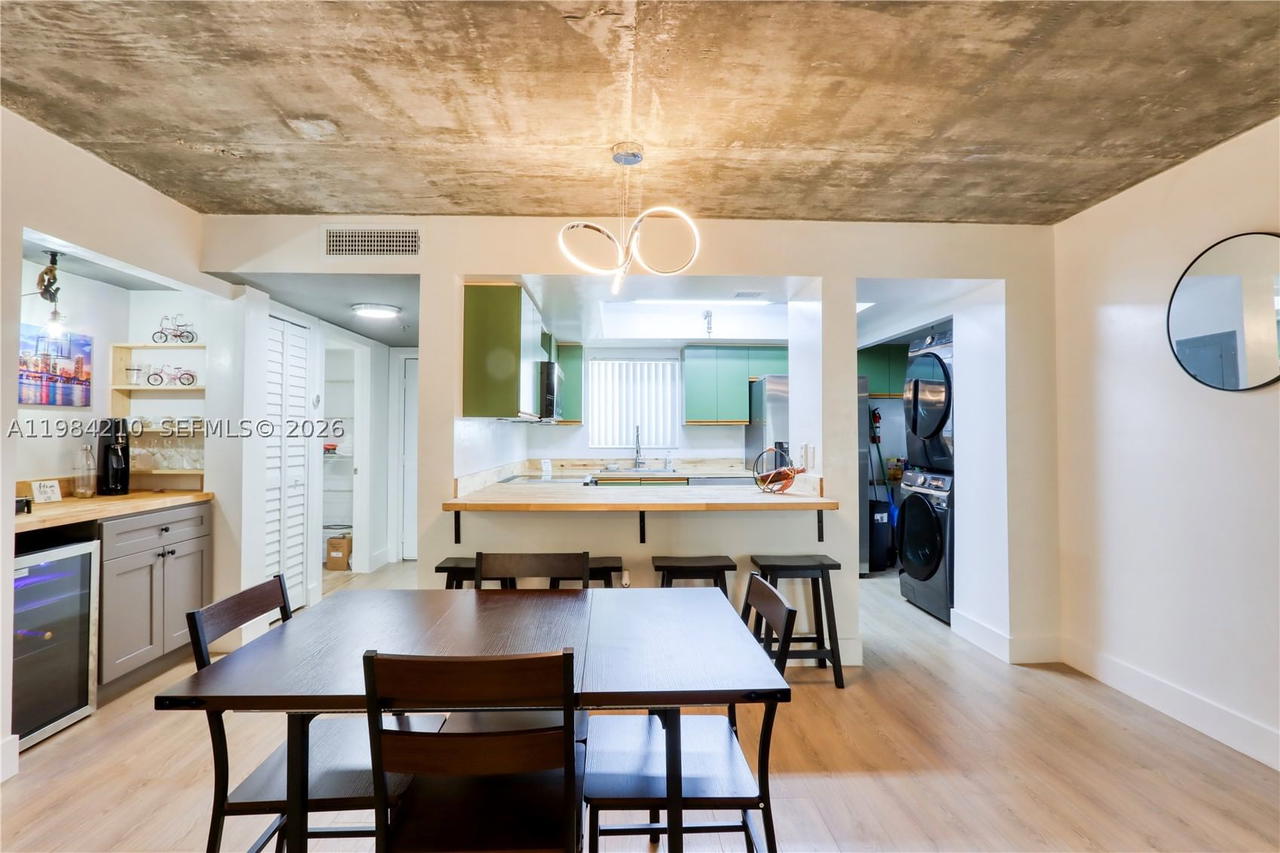 Real estate property located at 201 7th St #307, Miami-dade, Poinciana Village Condo, Miami, FL