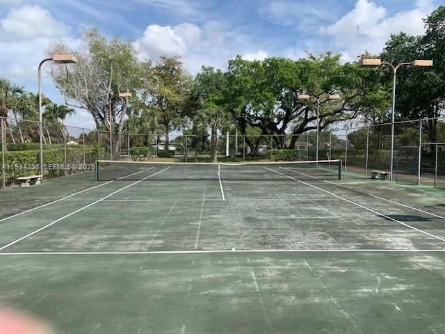Real estate property located at 5550 44th St #404B, Broward, Inverwood Condo, Lauderhill, FL