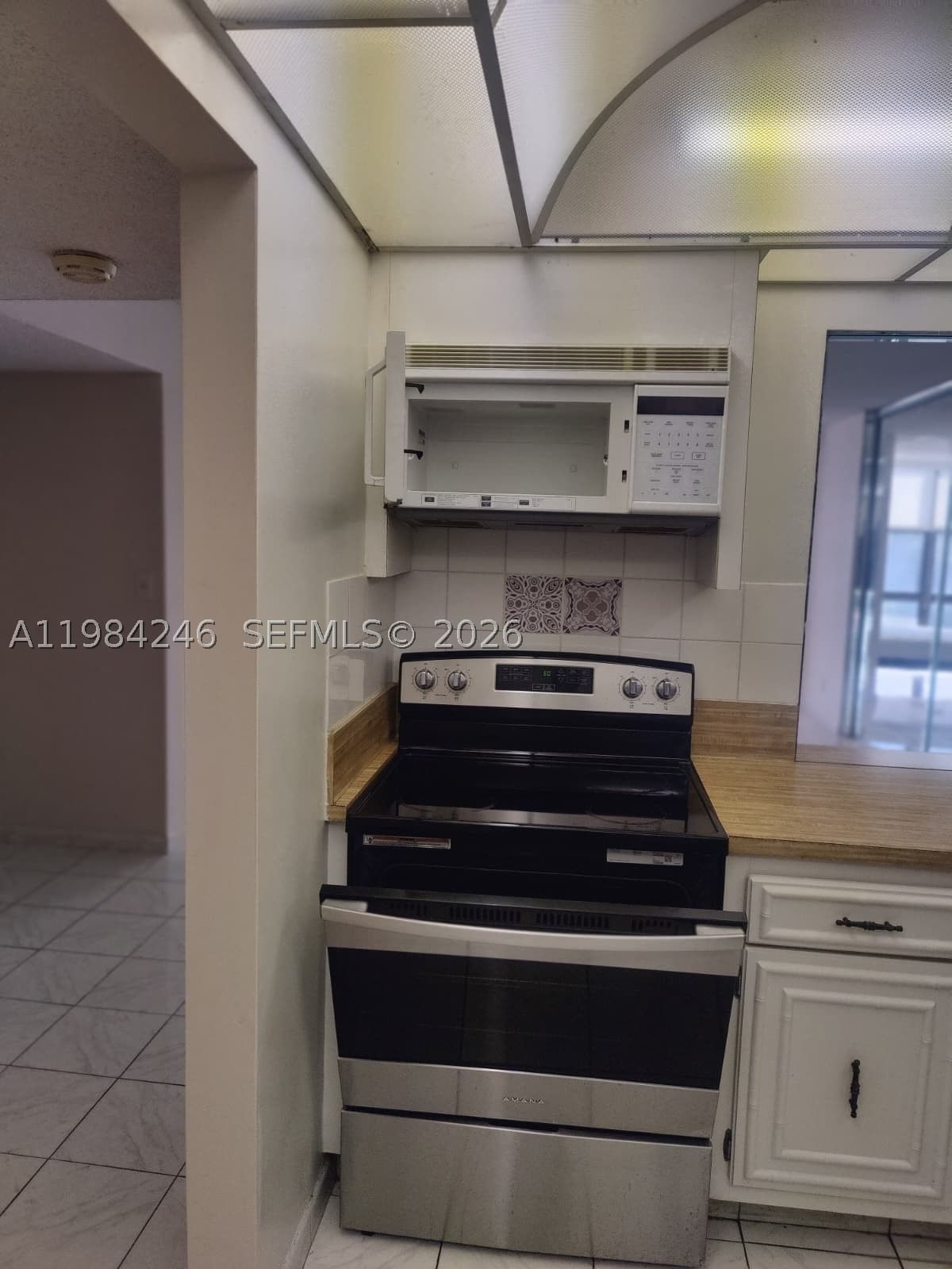 Real estate property located at 800 Parkview Dr #527, Broward, Oceanview Park Condo, Hallandale Beach, FL