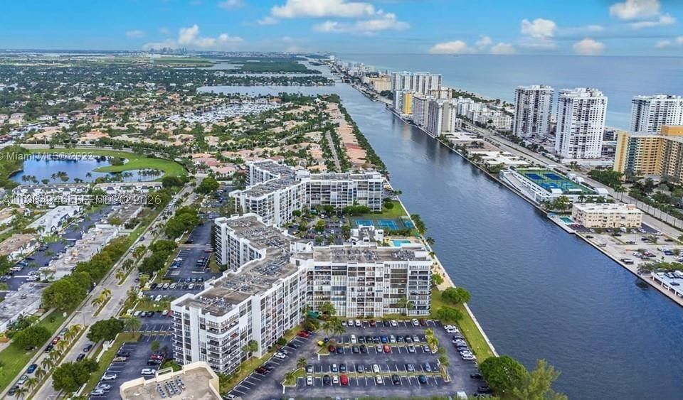 Real estate property located at 800 Parkview Dr #527, Broward, Oceanview Park Condo, Hallandale Beach, FL
