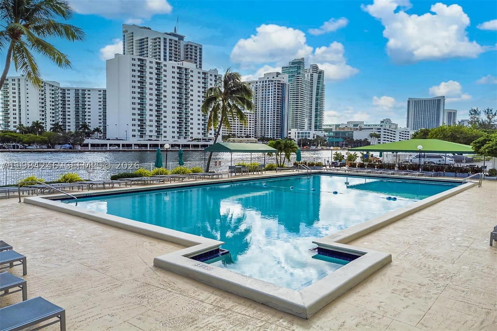Real estate property located at 800 Parkview Dr #527, Broward, Oceanview Park Condo, Hallandale Beach, FL