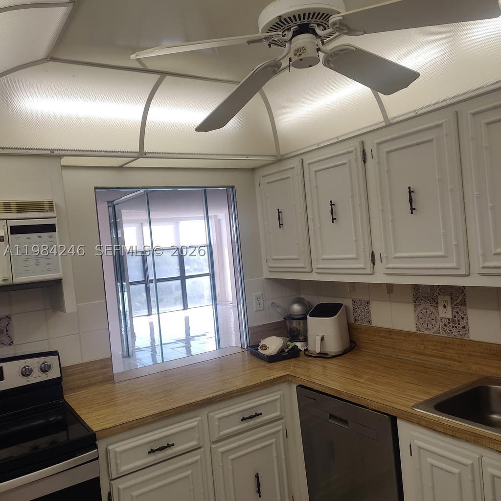 Real estate property located at 800 Parkview Dr #527, Broward, Oceanview Park Condo, Hallandale Beach, FL