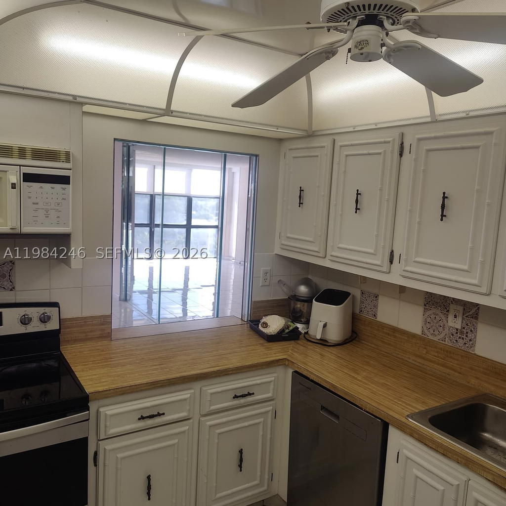 Real estate property located at 800 Parkview Dr #527, Broward, Oceanview Park Condo, Hallandale Beach, FL