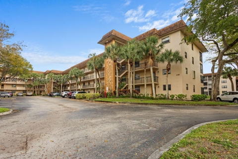 Real estate property located at 4965 Sabal Palm Blvd #207, Broward, Lakes Of Carriage Hills, Tamarac, FL