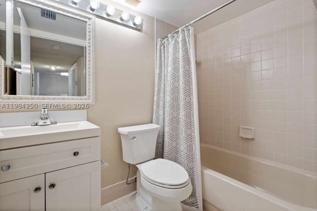 Real estate property located at 4965 Sabal Palm Blvd #207, Broward, Lakes Of Carriage Hills, Tamarac, FL
