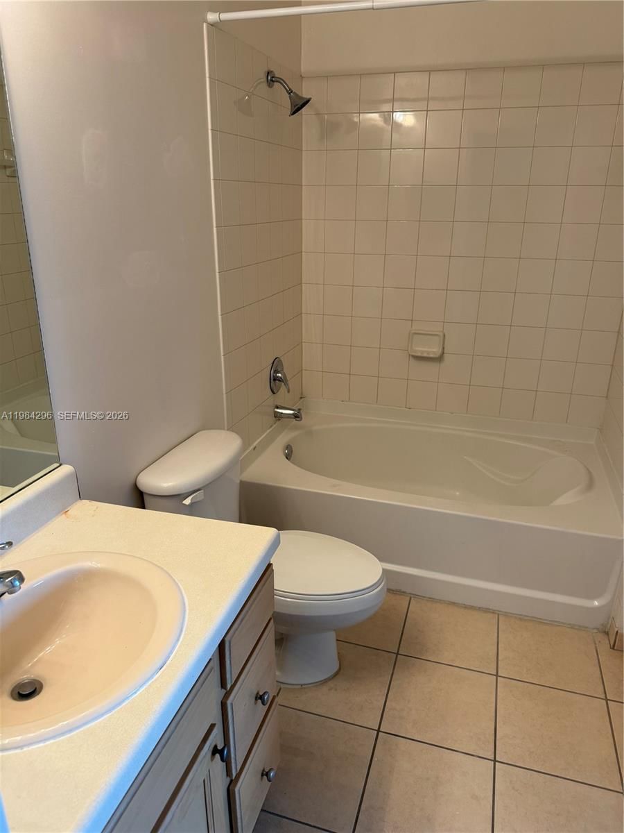 Real estate property located at 6001 70th St #531, Miami-dade, Valencia Condo, South Miami, FL