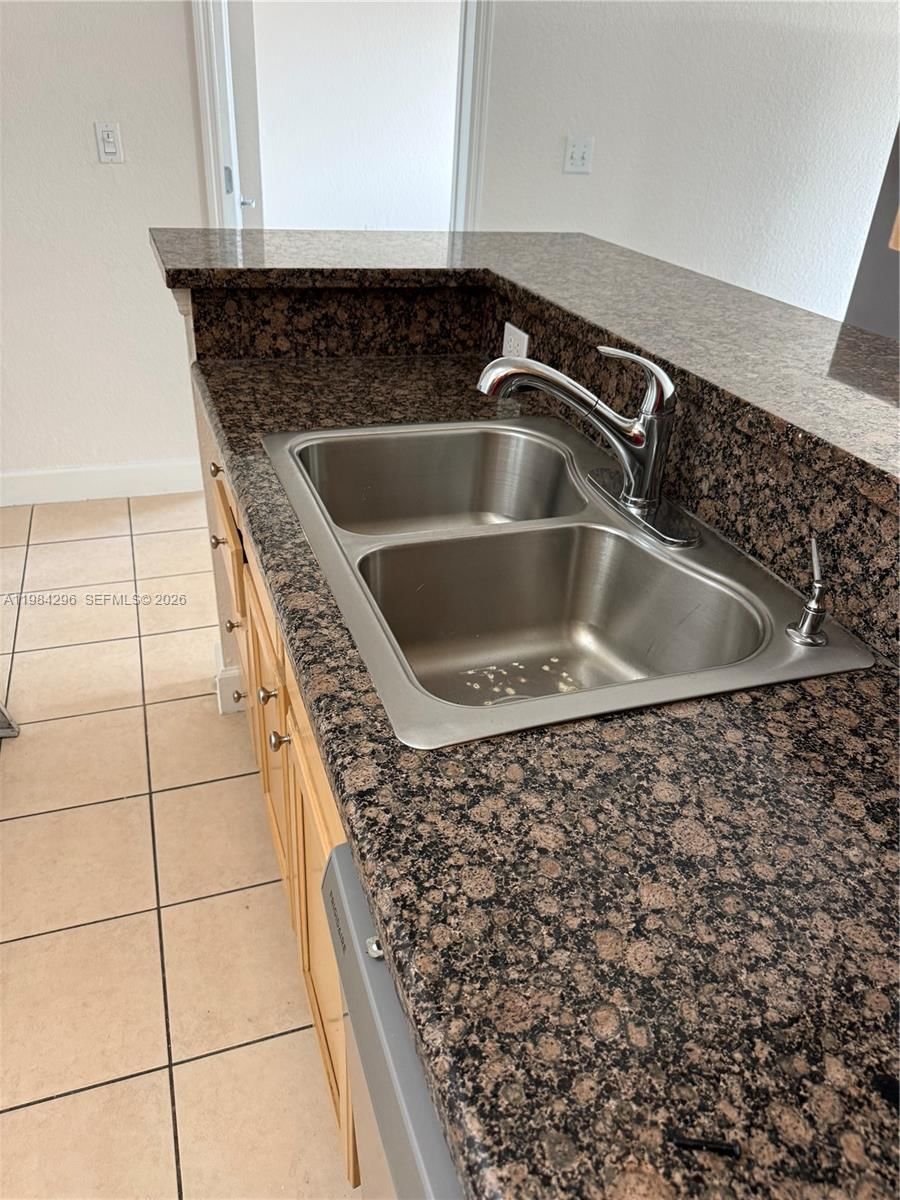Real estate property located at 6001 70th St #531, Miami-dade, Valencia Condo, South Miami, FL