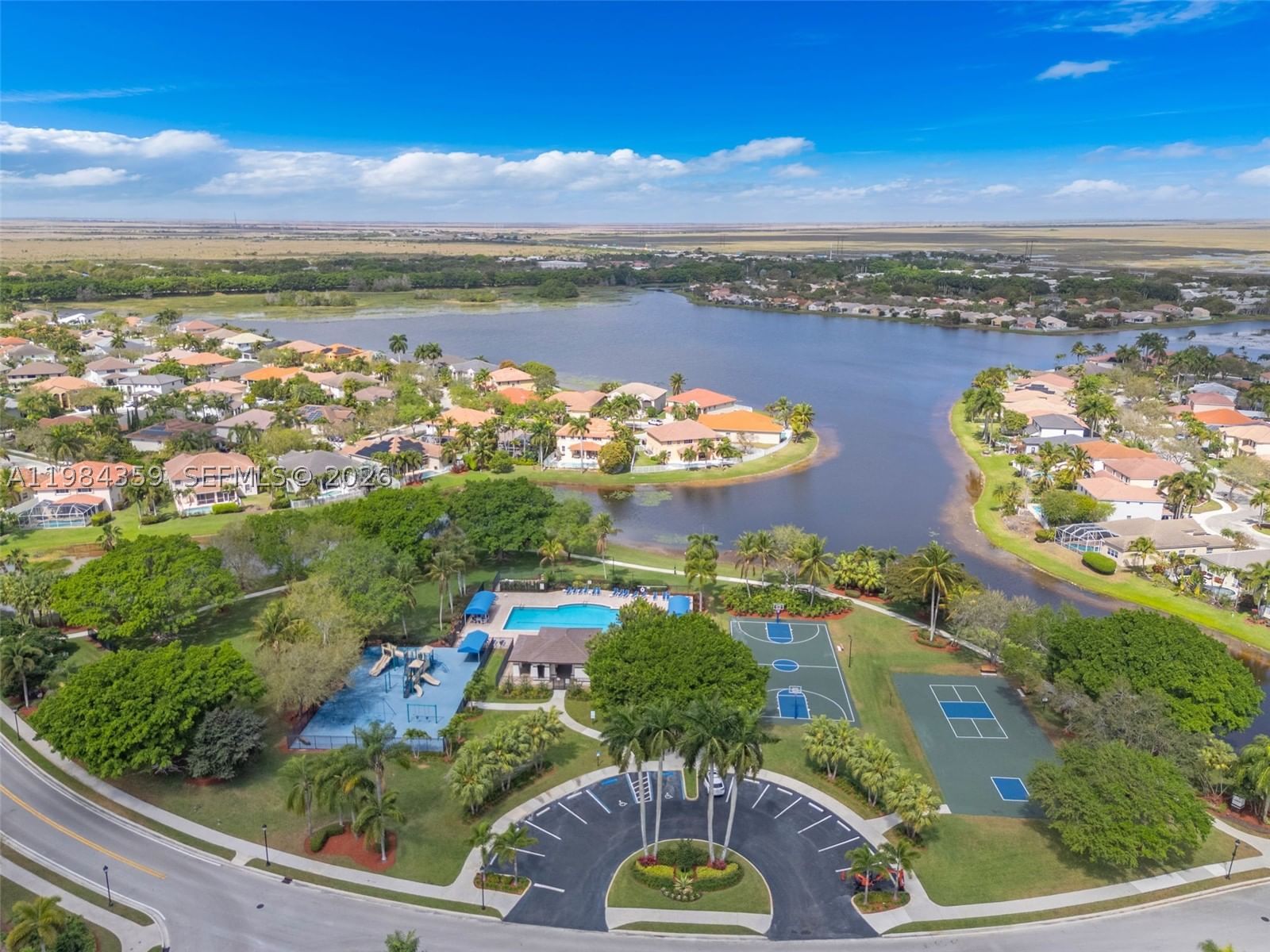Real estate property located at 627 Willow Bend Rd, Broward, Sector 3 - Parcels H I J, Weston, FL