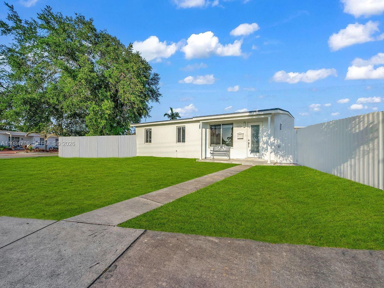 Real estate property located at 4721 108th Ave, Miami-dade, Westwood Lake 3rd Addn, Miami, FL
