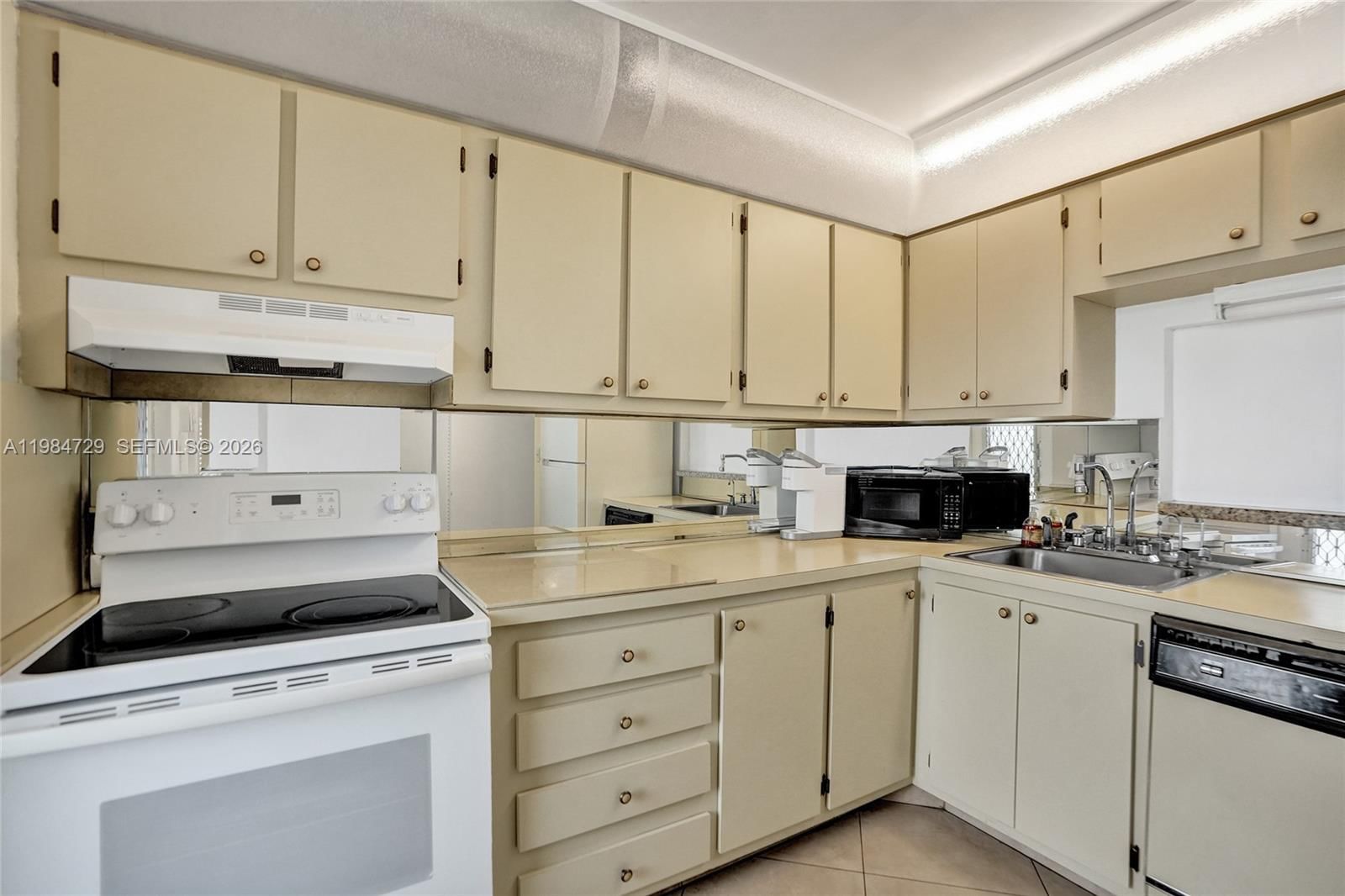 Real estate property located at 3940 42nd Ave #320, Broward, Topaz South Condo, Lauderdale Lakes, FL