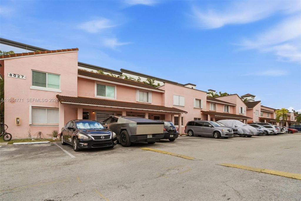 Real estate property located at 8027 Lake Dr #204, Miami-dade, Doral Court Condo, Doral, FL
