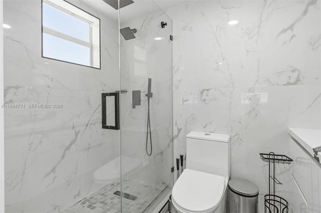 Real estate property located at 8027 Lake Dr #204, Miami-dade, Doral Court Condo, Doral, FL