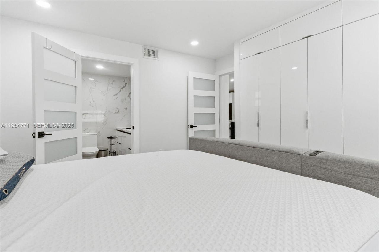 Real estate property located at 8027 Lake Dr #204, Miami-dade, Doral Court Condo, Doral, FL