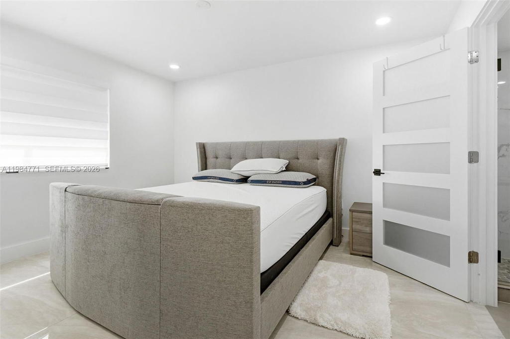Real estate property located at 8027 Lake Dr #204, Miami-dade, Doral Court Condo, Doral, FL