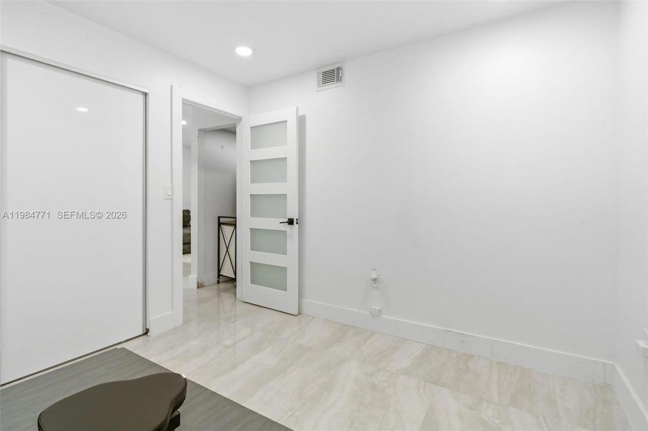 Real estate property located at 8027 Lake Dr #204, Miami-dade, Doral Court Condo, Doral, FL