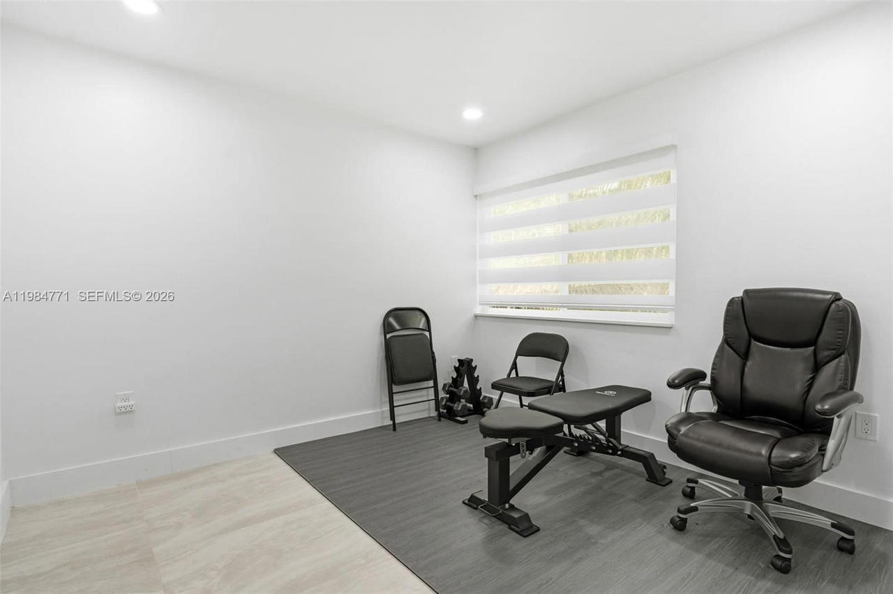 Real estate property located at 8027 Lake Dr #204, Miami-dade, Doral Court Condo, Doral, FL