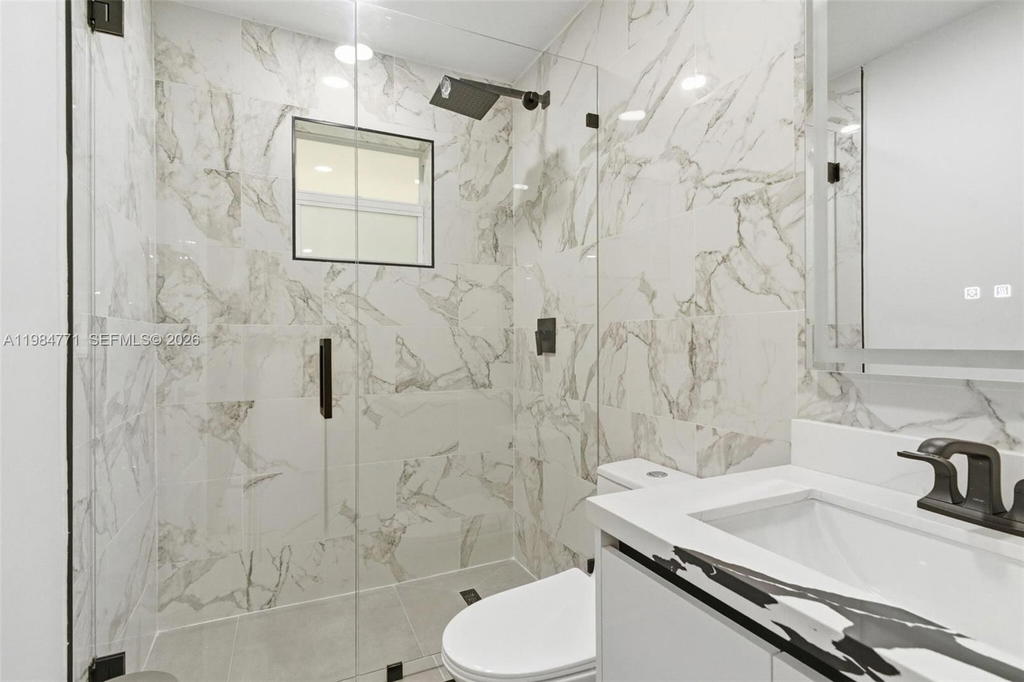 Real estate property located at 8027 Lake Dr #204, Miami-dade, Doral Court Condo, Doral, FL