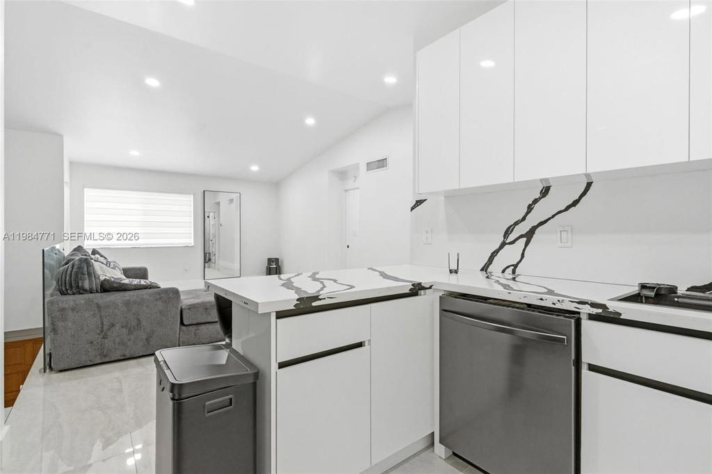 Real estate property located at 8027 Lake Dr #204, Miami-dade, Doral Court Condo, Doral, FL