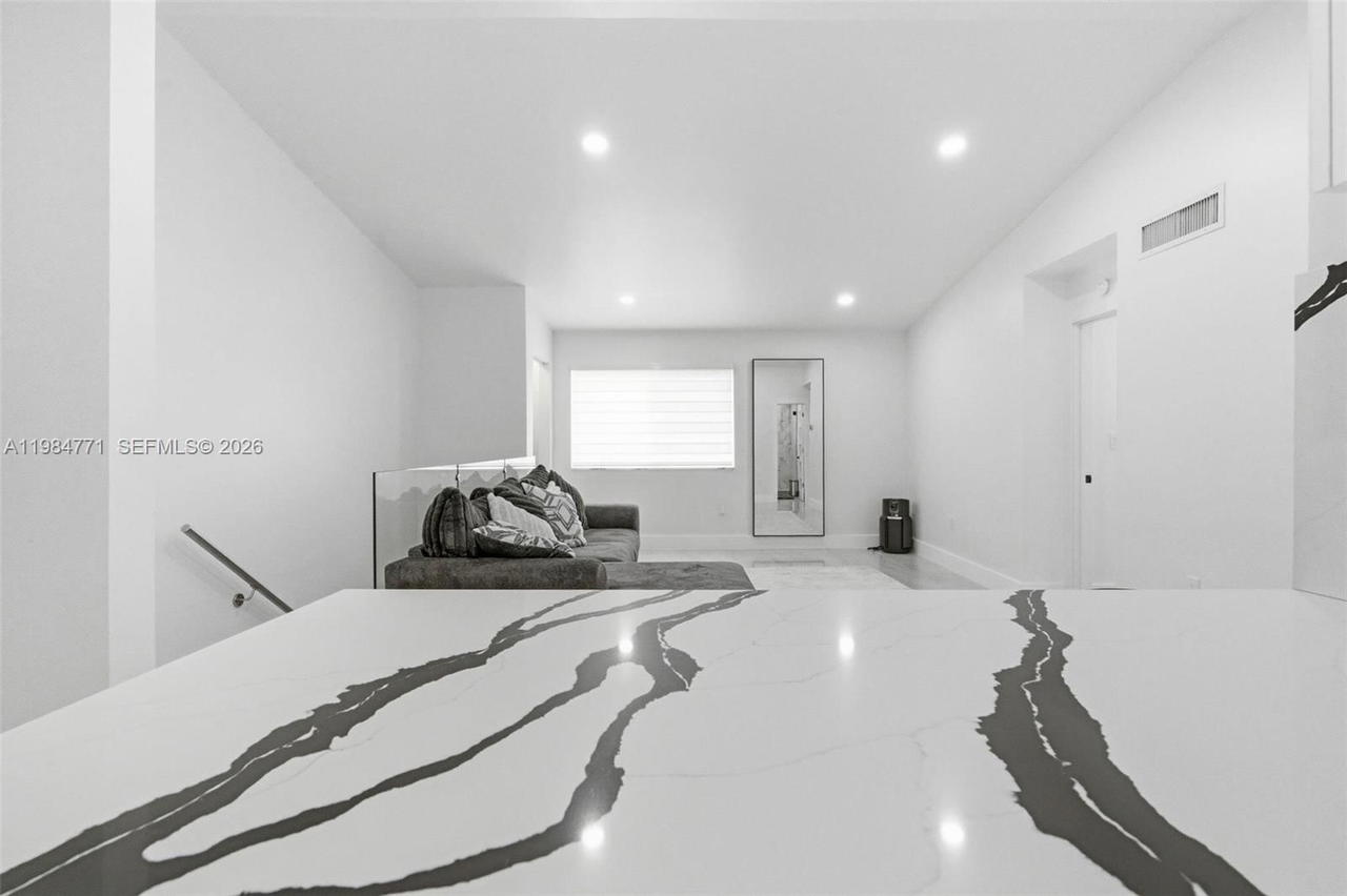 Real estate property located at 8027 Lake Dr #204, Miami-dade, Doral Court Condo, Doral, FL