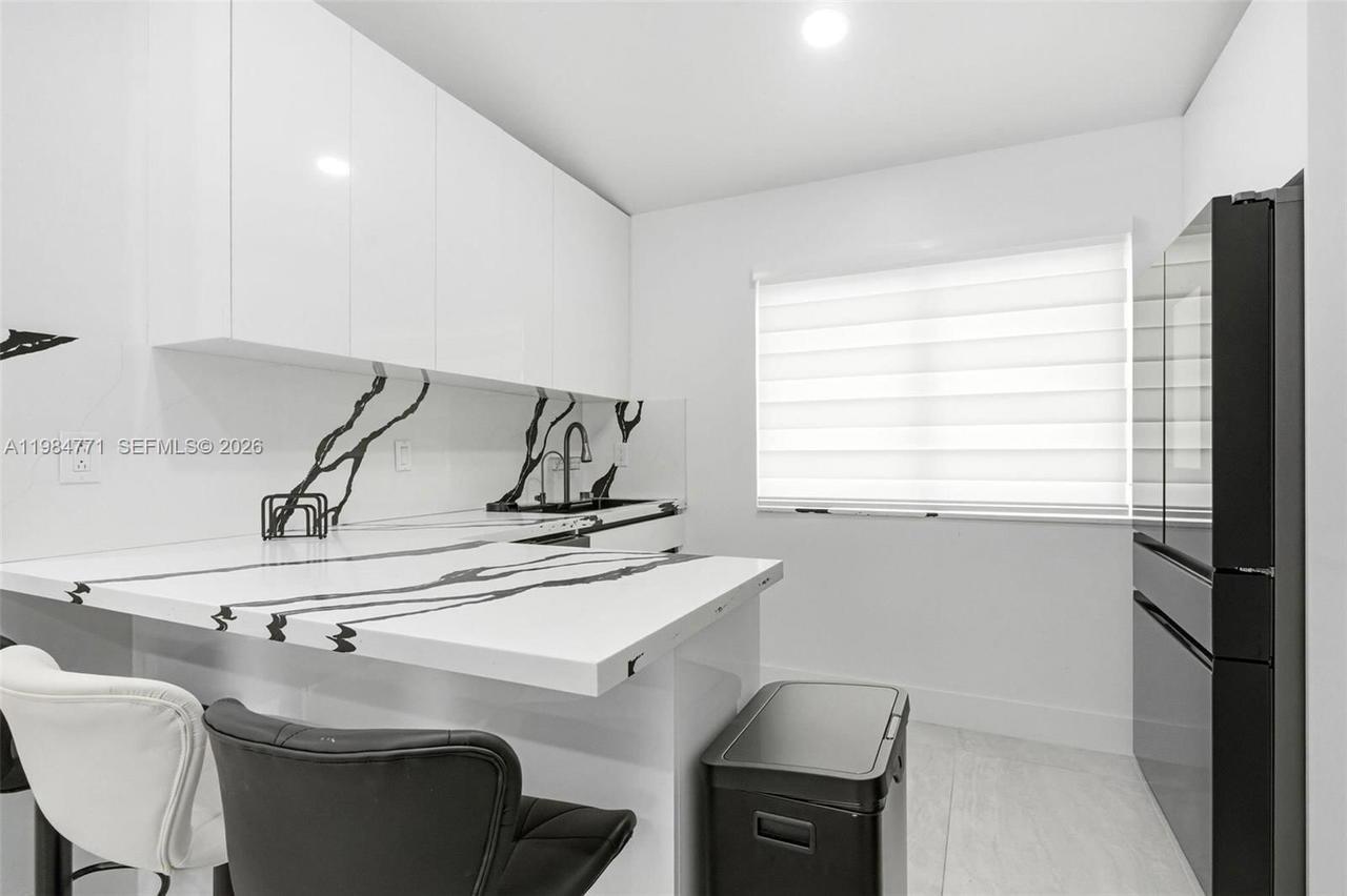 Real estate property located at 8027 Lake Dr #204, Miami-dade, Doral Court Condo, Doral, FL