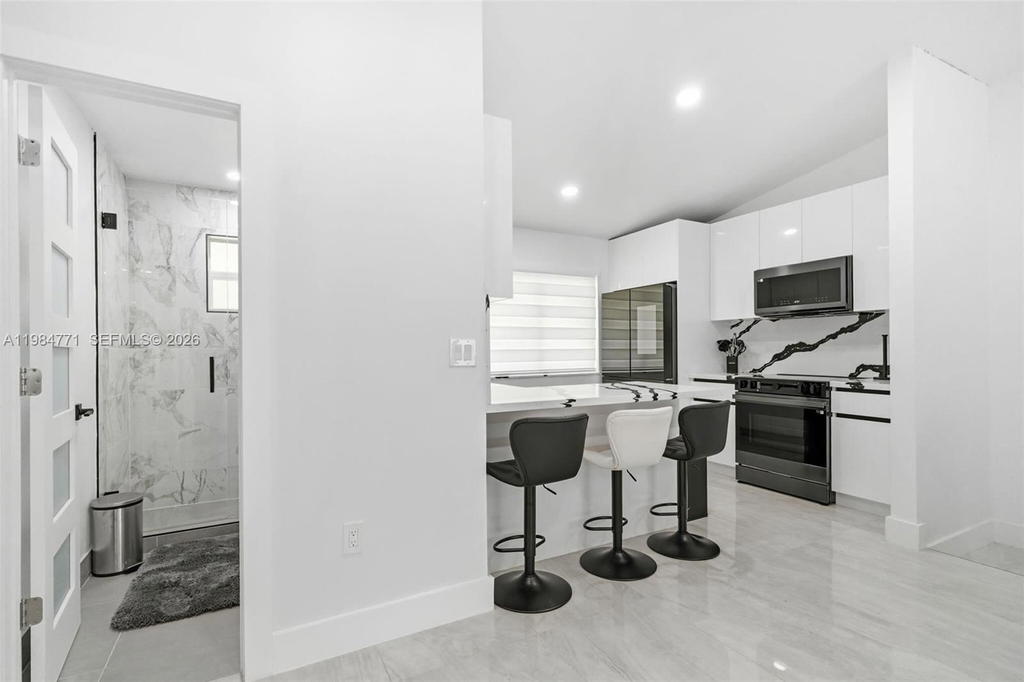 Real estate property located at 8027 Lake Dr #204, Miami-dade, Doral Court Condo, Doral, FL