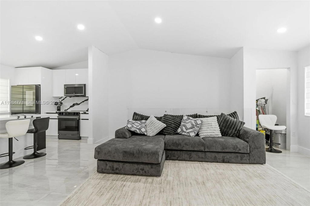 Real estate property located at 8027 Lake Dr #204, Miami-dade, Doral Court Condo, Doral, FL
